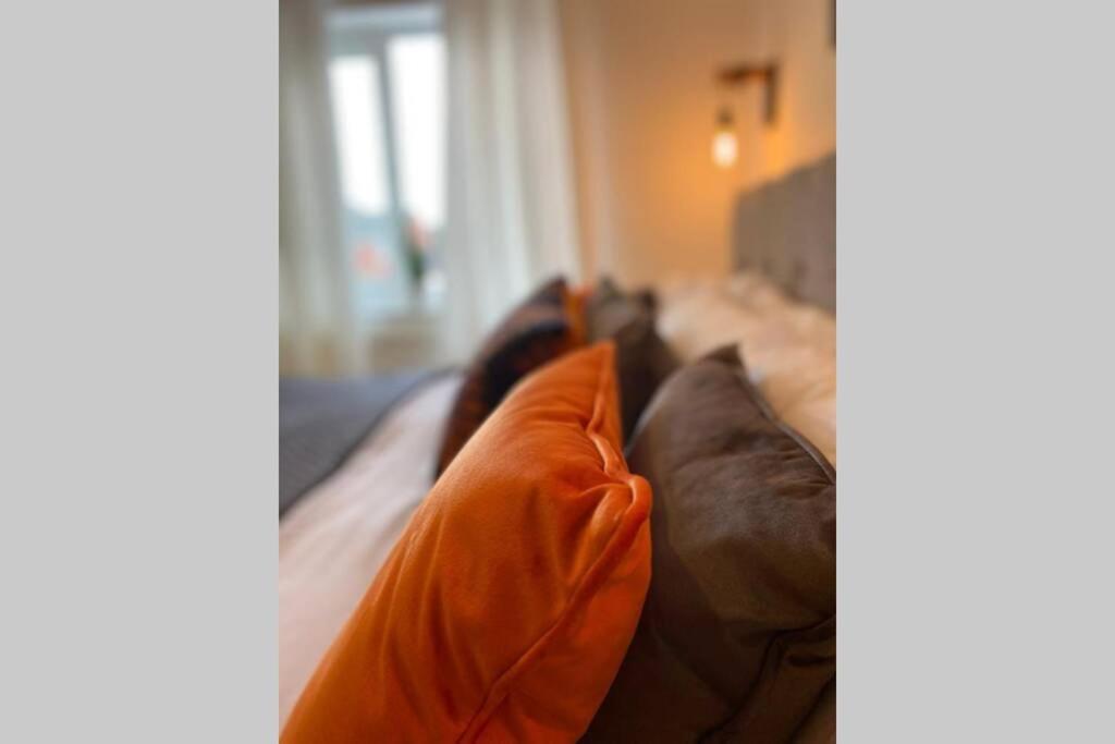 Alicia Newport By Mia Living 2 Bedroom Apartment With Dedicated Parking 외부 사진