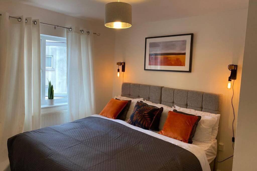 Alicia Newport By Mia Living 2 Bedroom Apartment With Dedicated Parking 외부 사진